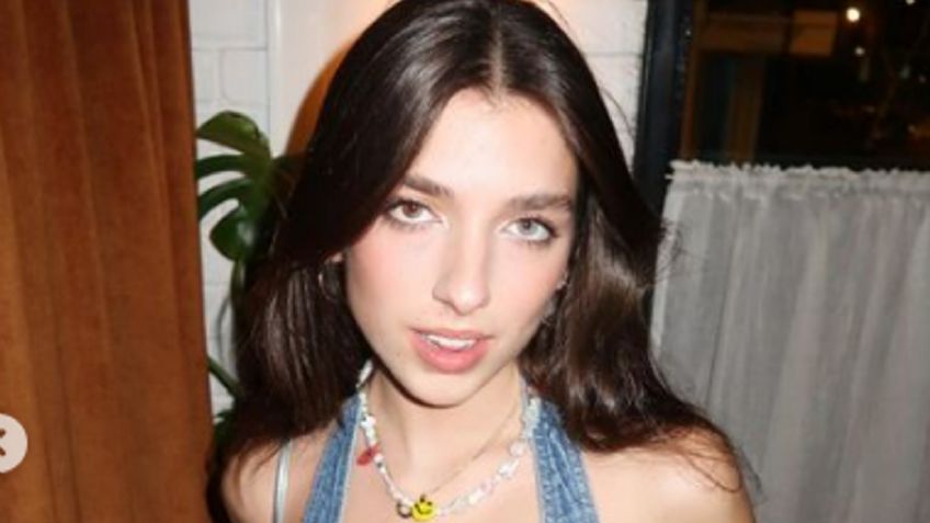 La hermana de Dua Lipa cautiva en bikini y revelador minivestido de transparencias