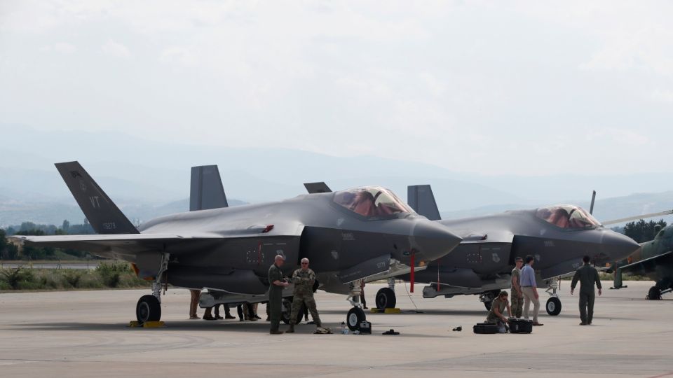 Japón ha dotado de equipo bélico estadounidense a su Ejército, con aviones de combate como el F-35.