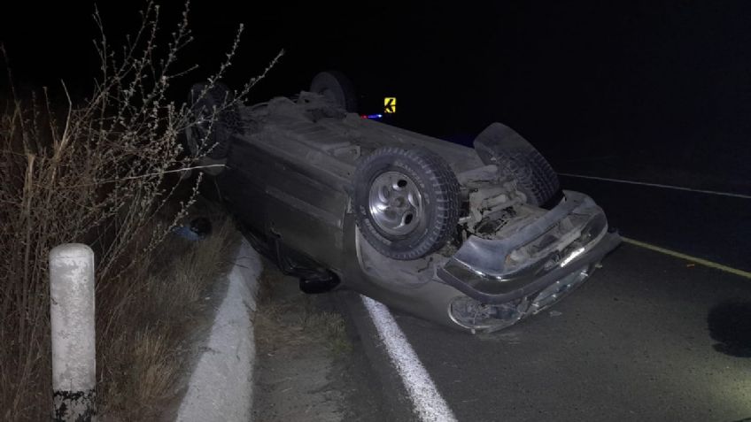 Termina hospitalizado al volcar su camioneta en el municipio de Asientos