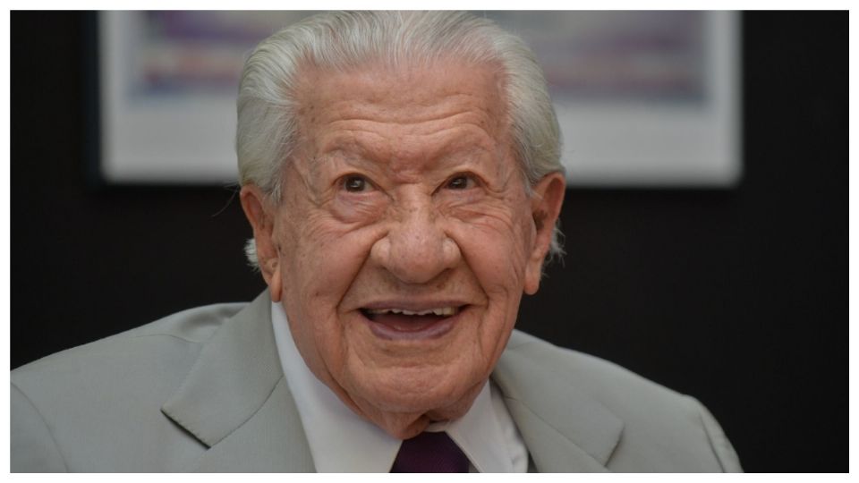 El primer actor Ignacio López Tarso festeja cumple 98 con nueva novia