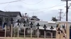 VIDEO: no quería divorciarse y estrelló un camión en la casa de su esposa