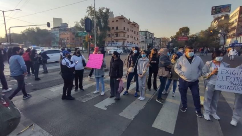 Bloqueo en Insurgentes: manifestantes evitan el paso de los autos y el Metrobús