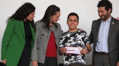 Sheinbaum entrega 600 tarjetas del programa “Jóvenes Construyendo el Futuro”