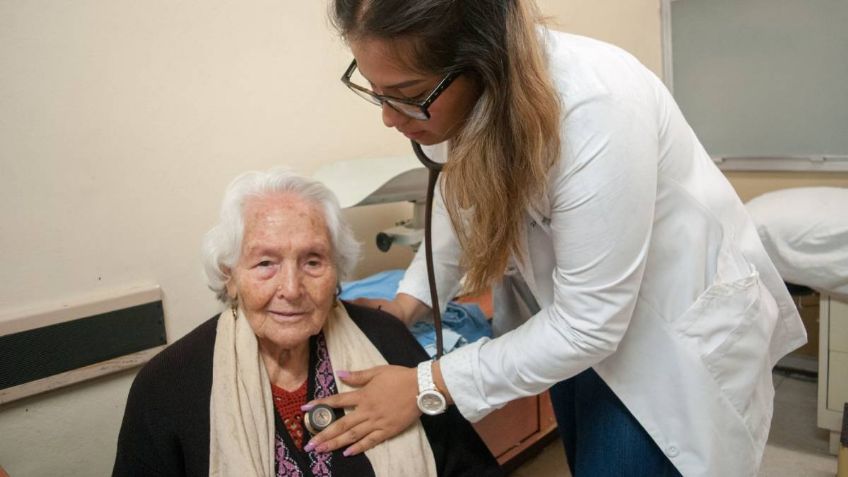 El IMSS garantiza que todas las clínicas tendrán medicamento hasta 2024