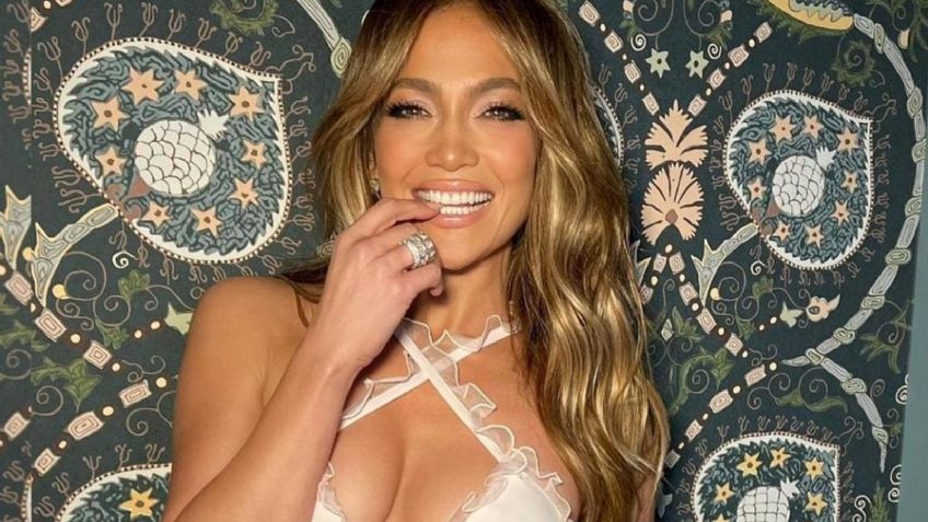 JLo enseña la manicura francesa ideal para las amantes del brillo