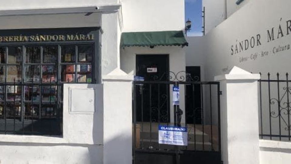 La librería fue clausurada esta tarde.