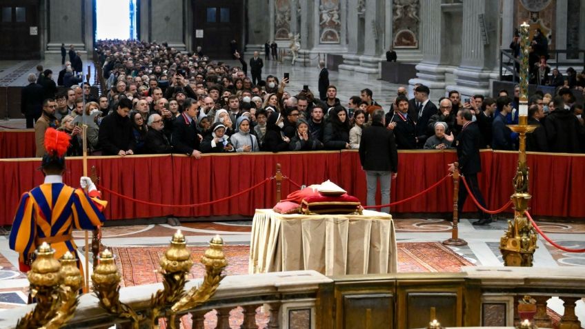 Funeral de Benedicto XVI: miles llegan a la Basílica de San Pedro para despedir al Papa Emérito