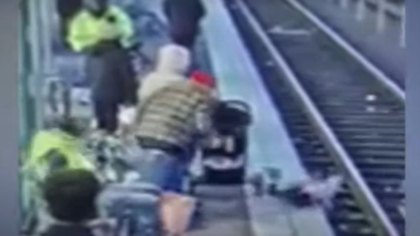 VIDEO: el aterrador momento en que una indigente arroja a una niña de 3 años a las vías del Metro