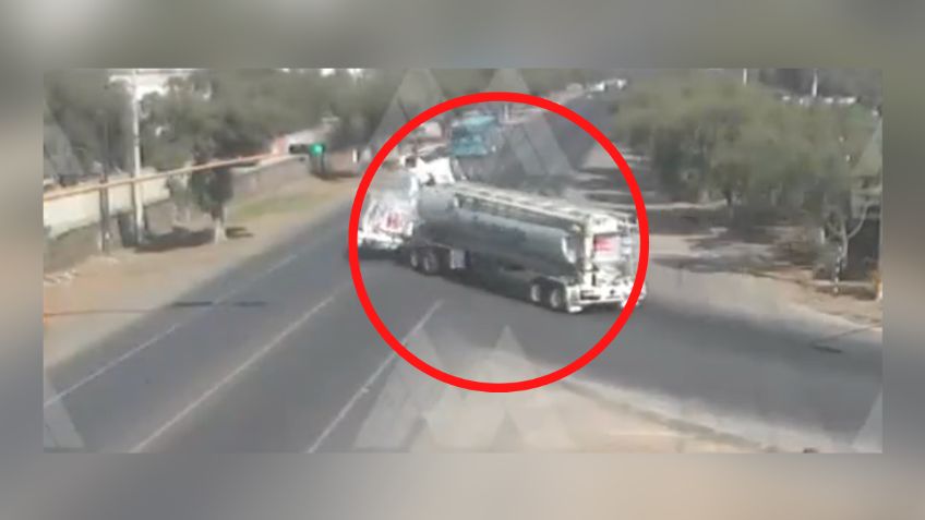 VIDEO: las cámaras del C5 captaron la impactante volcadura de un tráiler sobre la México-Pachuca