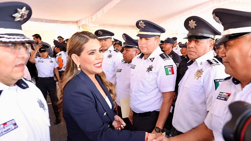 la gobernadora conminó a la institución mantenerse en el camino del honor, del orgullo y el trabajo honesto en el combate a la corrupción