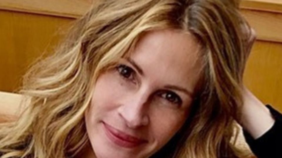 Julia Roberts posando. Fuente Instagram @juliaroberts