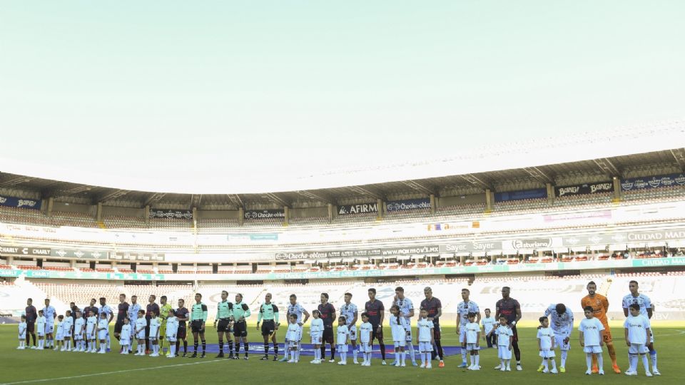 Hace un año, las autoridades de la Liga Mx, en voz de su titular, Mikel Arriola, condenaron los hechos lamentables en el estadio Corregidora y aseguró que vendrán castigos ejemplares a la directiva y al club queretano.

