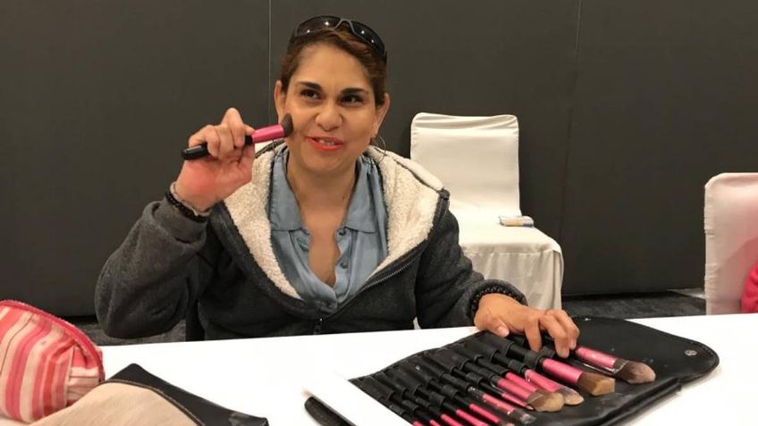 Mujeres con ceguera descubren su propio rostro gracias a un curso de maquillaje, se gradúan el siguiente viernes