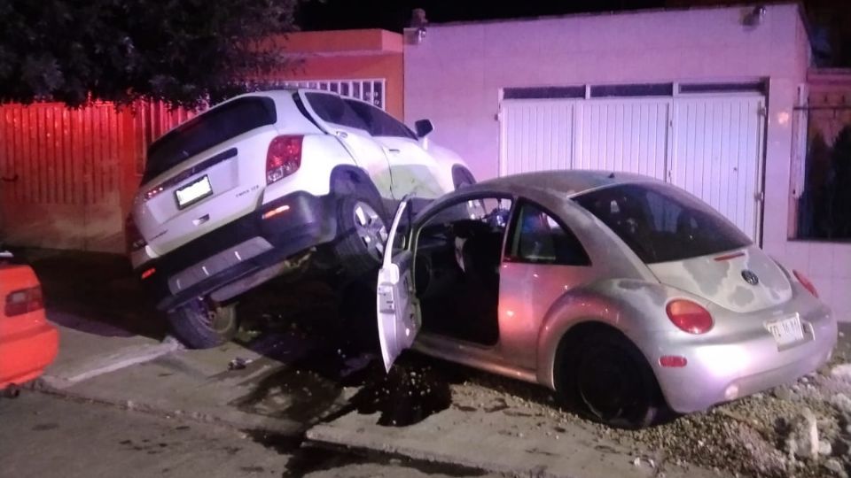 Policías de vialidad llegaron al lugar para atender el accidente y detener al presunto responsable