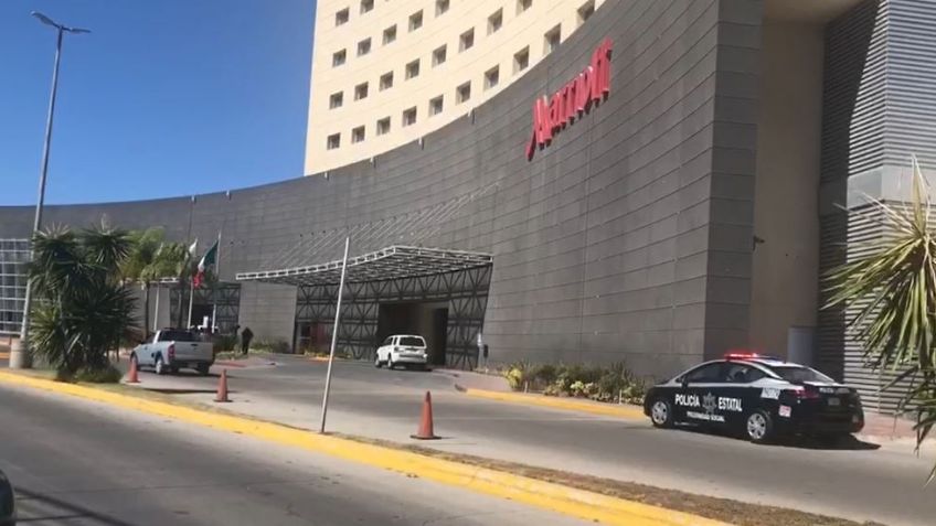 Mujer se arroja desde el octavo piso del hotel Marriott