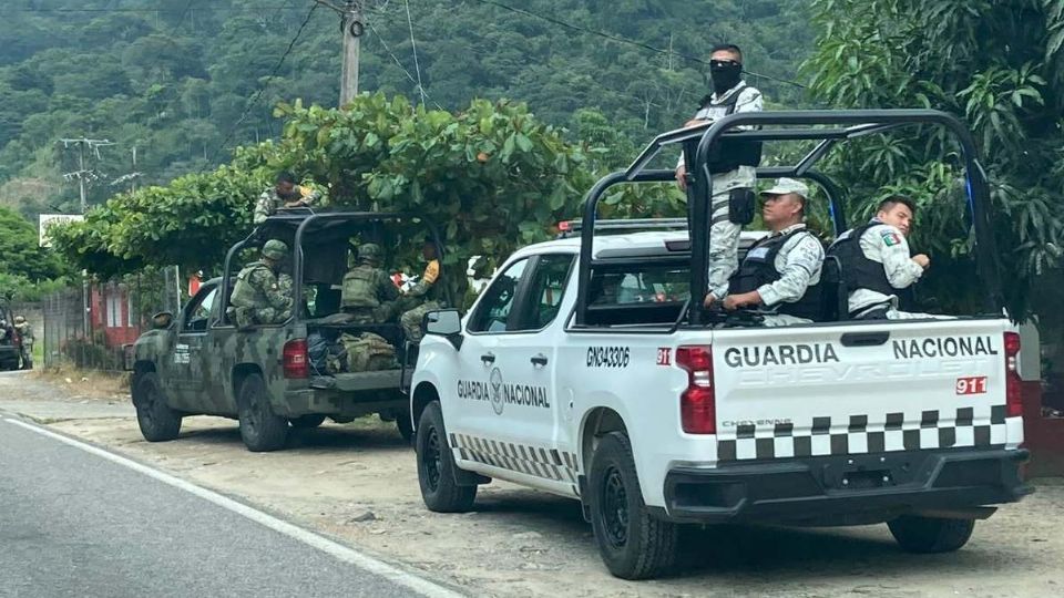 Los uniformados vigilan la zona para mantener el orden