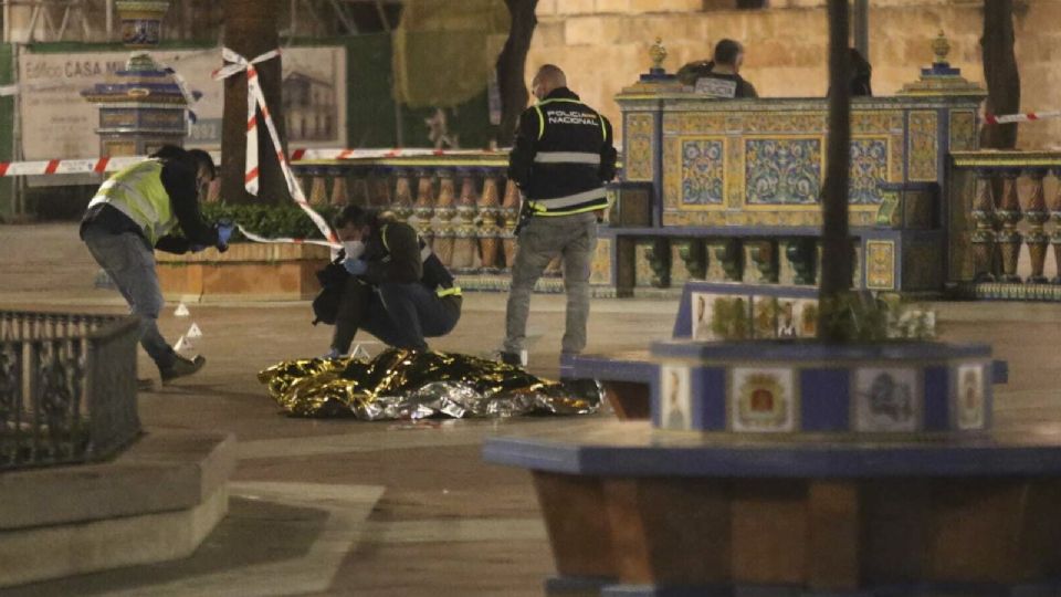 Una víctima mortal se registró durante un ataque en una iglesia en  Algeciras, al sur de España. 

Police work next to the body of a man killed in Algeciras, southern Spain, Wednesday, Jan. 25, 2023