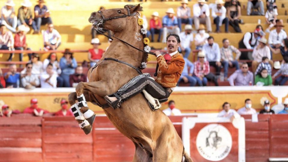 El caballista actúa este sábado, durante el tercer festejo del serial Sí a los toros, en la plaza de toros Silverio Pérez
