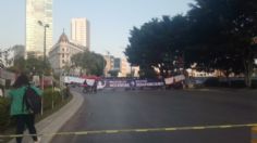 Colectivos cierran Paseo de la Reforma a la altura de la “Glorieta de las Mujeres que luchan”