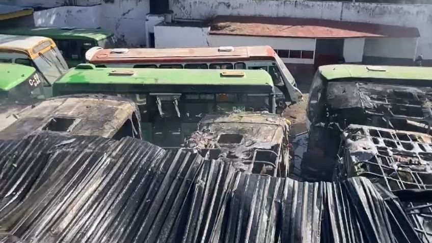 Incendio en taller mecánico de Guadalajara deja varias unidades dañadas