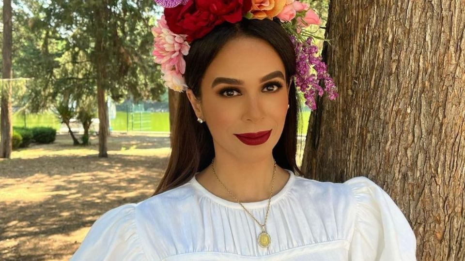 Biby Gaytán sigue conservando la belleza de su juventud