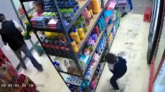 Captan a un niño robando una tienda junto a sus papás en Edomex