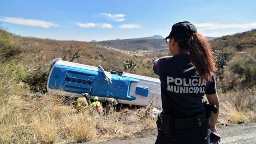 Guanajuato: el impactante choque de un tráiler provocó la muerte de una persona y dejó 20 lesionados