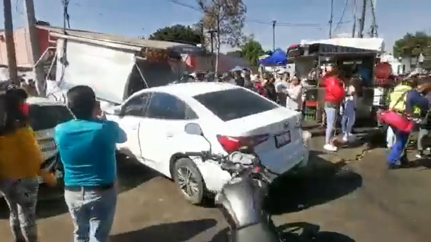 CDMX: pierde el control de su auto y choca contra un puesto de tacos lleno de comensales; hay 9 heridos