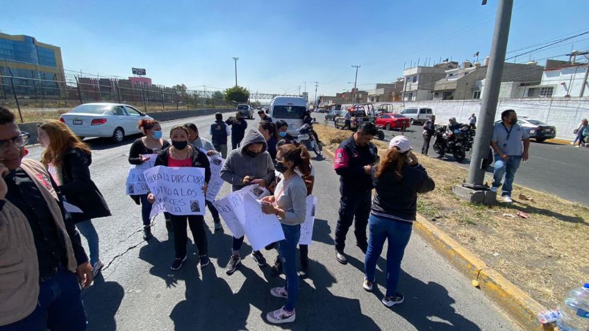 Papás cierran la Avenida Central: denuncian casos de abuso en Centro de Atención Múltiple de Ecatepec