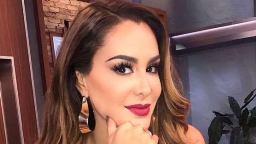 FOTO | Ninel Conde roba suspiros con ajustado jumpsuit estilo Barbie y pronunciado escote