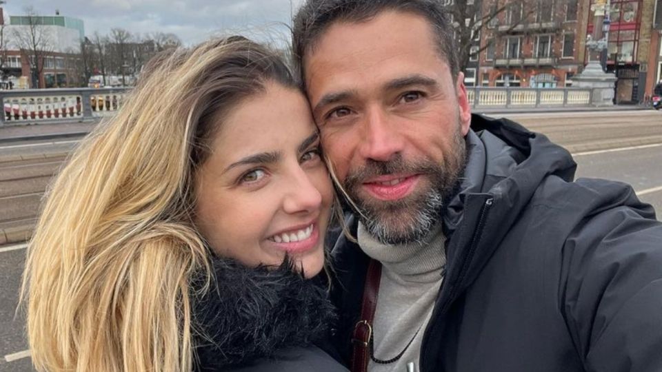 Michelle Renaud y Matías Novoa en uno de sus viajes por el mundo