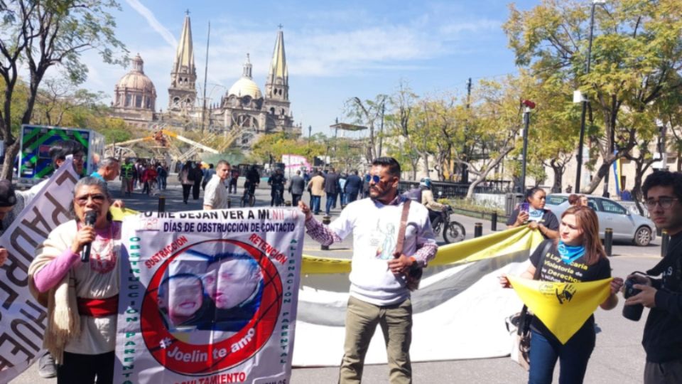 En esta manifestación participaron hombres y mujeres, que han padecido violencia vicaria y también abuelas y abuelos paternos