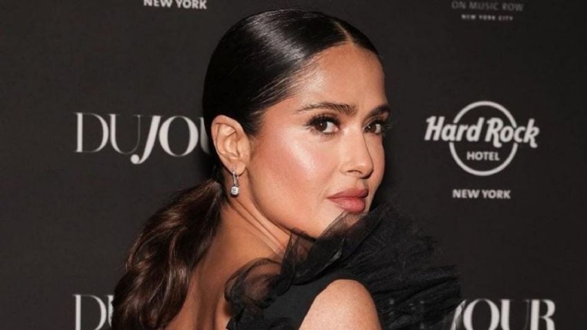 Salma Hayek impone moda con el enterizo de plumas ideal después de los 50 años