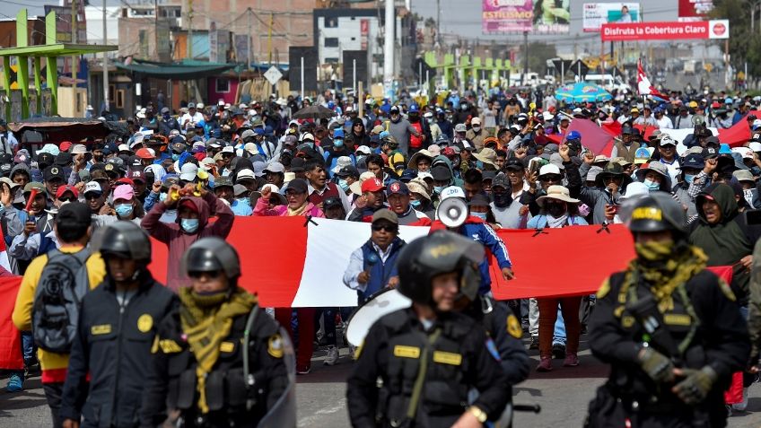 Reactivan protestas en Perú contra el gobierno y bloquean las calles