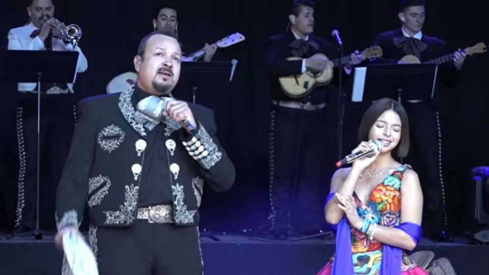 Los dos famosos cantantes tienen familiares que prefieren mantenerse lejos de los reflectores.