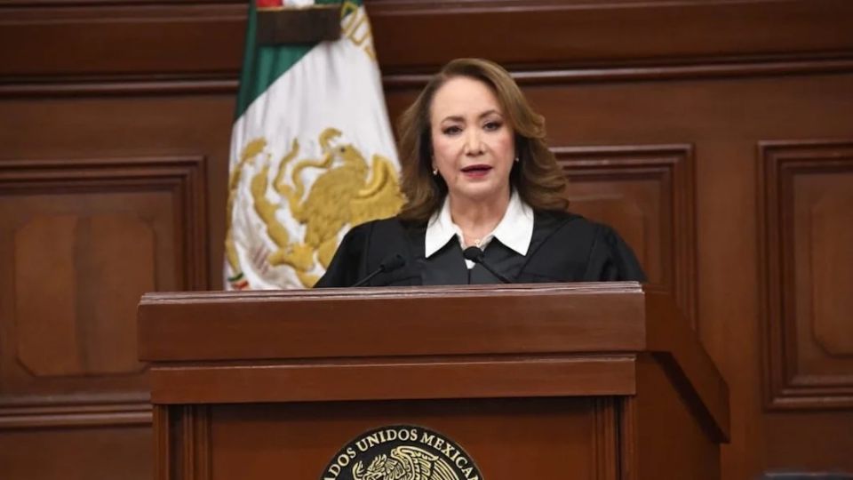 La ministra ha defendido la autoría de su trabajo de titulación