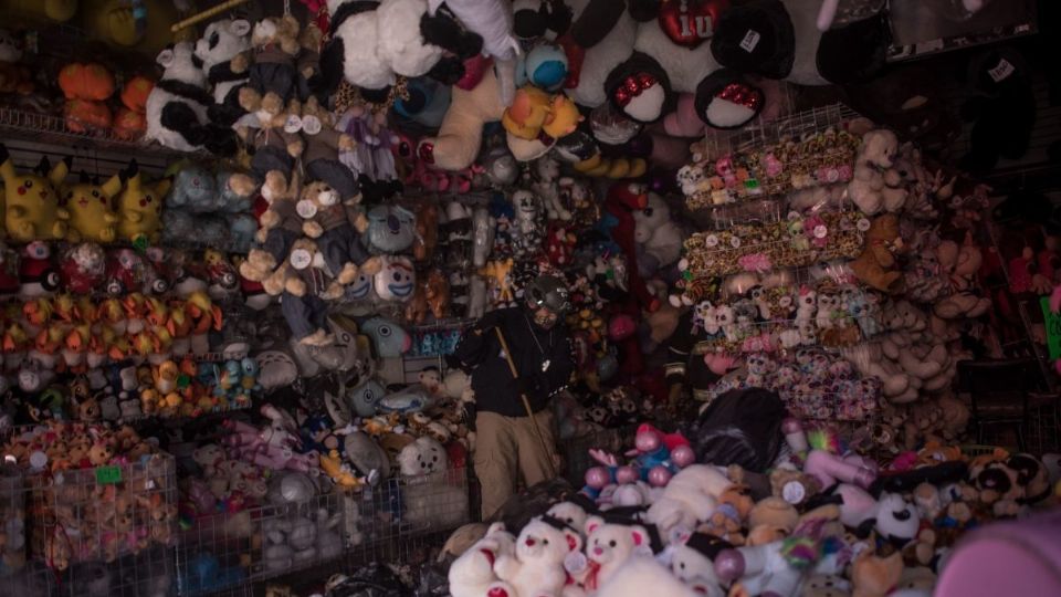 La calle de República de Bolivia es famosa por la venta de muñecos de peluche