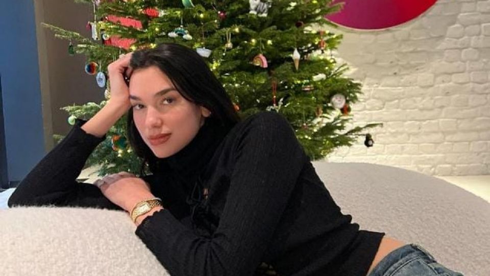 Dua Lipa presumió las uñas que querrás lucir este año.