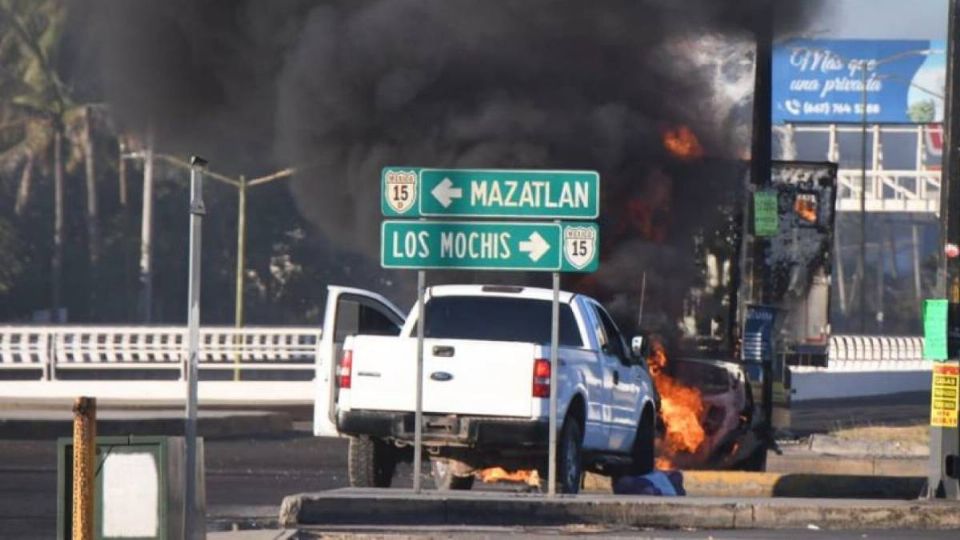 Miembros de la Guardia Nacional y de la Sedena vigilan Culiacán.