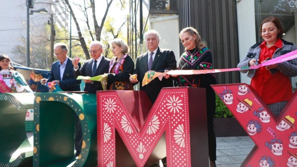 Los titulares de Turismo federal y capital inauguraron la exposición 'Arte y colores de la CDMX'