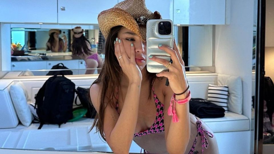 Danna Paola te enseña a ser la reina de la playa con este coqueto bikini