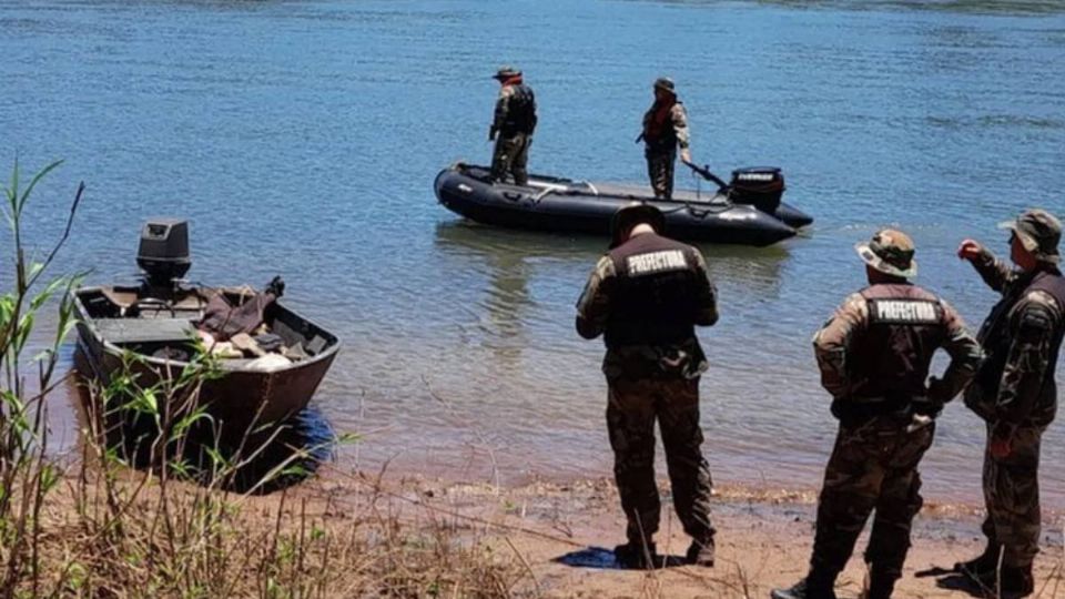 Los niños fueron aventados al río.