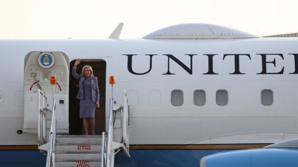 La esposa del presidente Joe Biden arribó, poco antes de las 17:00 horas.