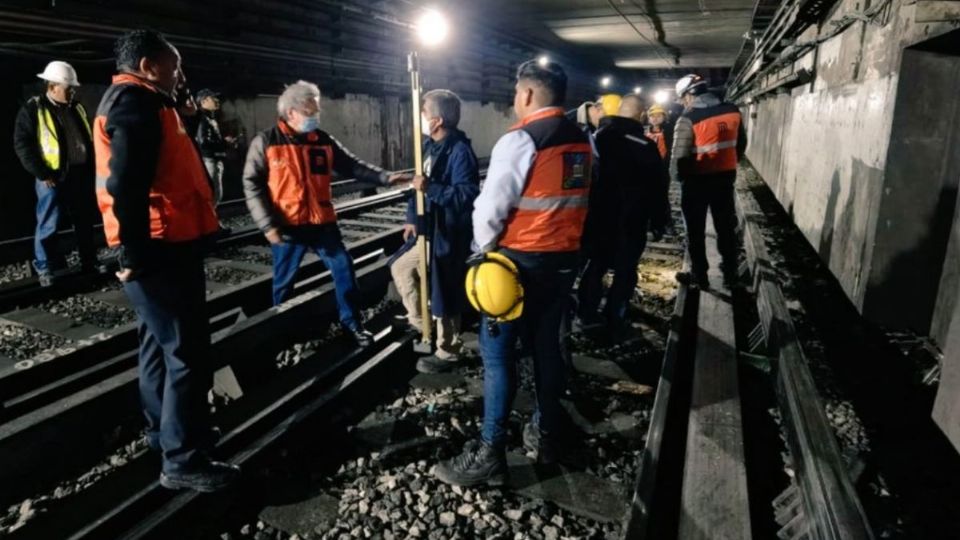 La jefa de Gobierno, Claudia Sheinbaum, recorrió el lugar donde se accidentaron los dos trenes el sábado.