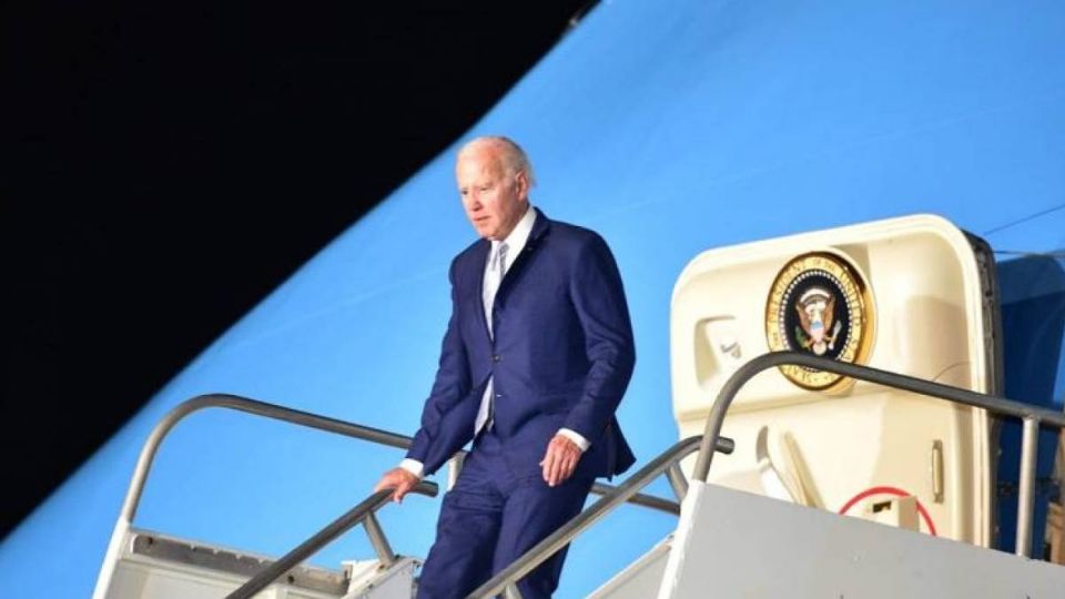 Biden en su llegada al AIFA el domingo.