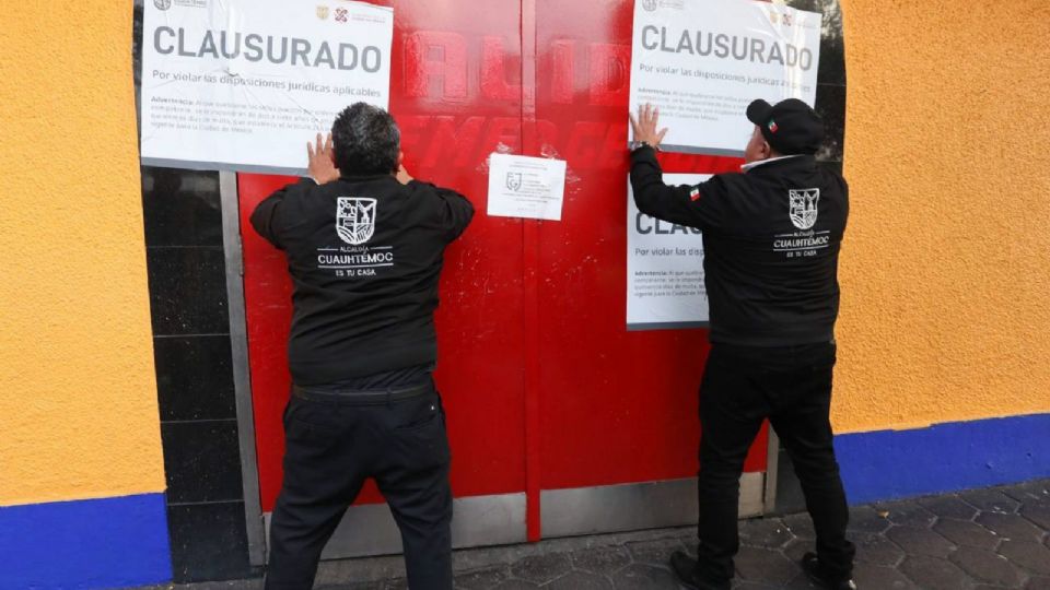 Alrededor de las 16:00 horas, autoridades de la demarcación Cuauhtémoc clausuraron el sitio, donde también se aprecian sellos de la Fiscalía General de Justicia (FGJ)