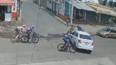 VIDEO: 8 ciclistas chocan contra un coche por la imprudencia de un conductor en Puebla