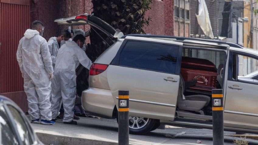 Insólito: ladrones armados asaltan con violencia una carroza funeraria, se llevaron hasta los cadáveres