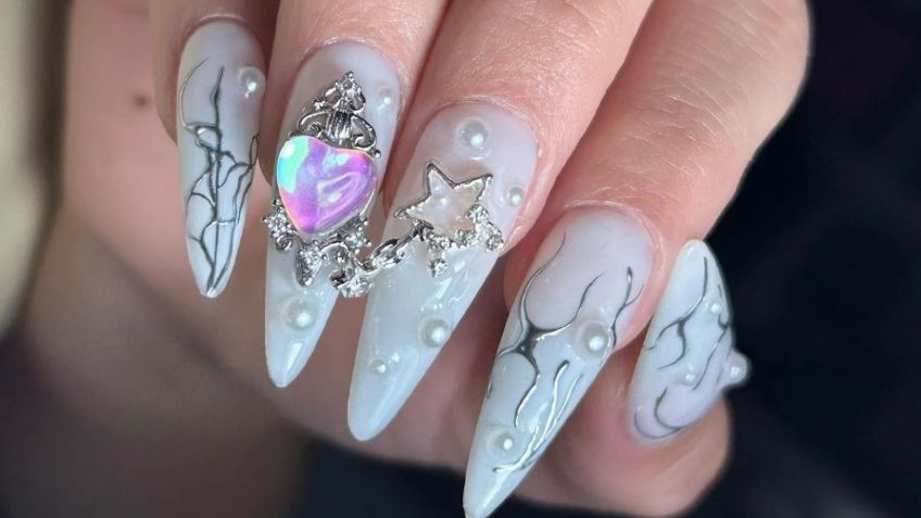 Uñas con charms: conseguirás un look icónico y elegante, ideal para la oficina