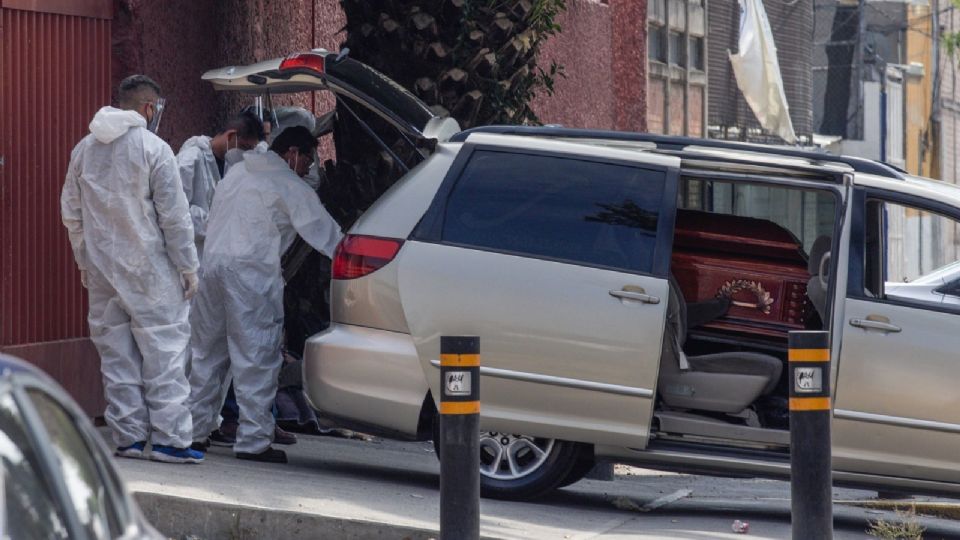 Los ladrones se llevaron el vehículo, sin importar que adentro viajaba un cuerpo.